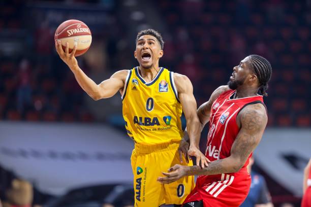 与运动员合 与运动员合