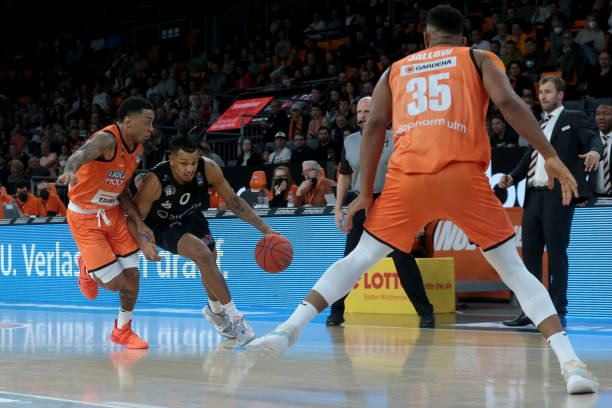 能够同时兼 能够同时兼